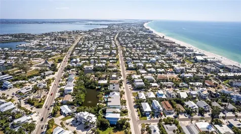 7005 Holmes Boulevard Holmes Beach FL 34217