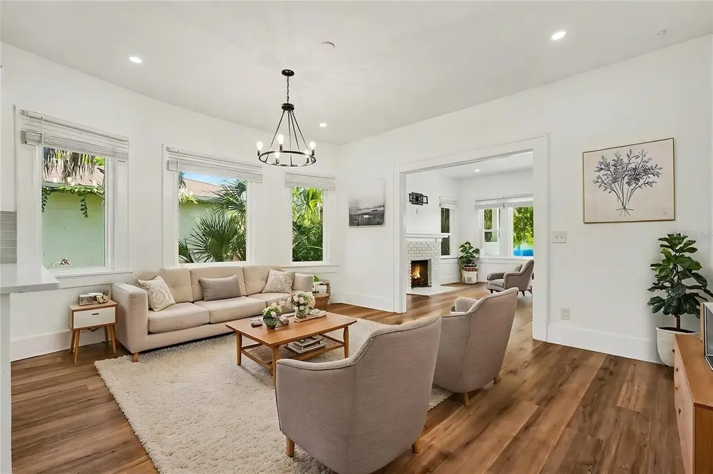 2527 Highland Street S St Petersburg FL 33705