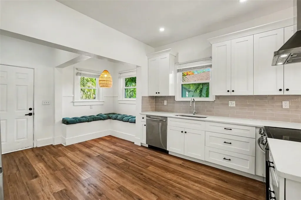 2527 Highland Street S St Petersburg FL 33705