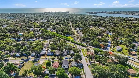 2527 Highland Street S St Petersburg FL 33705
