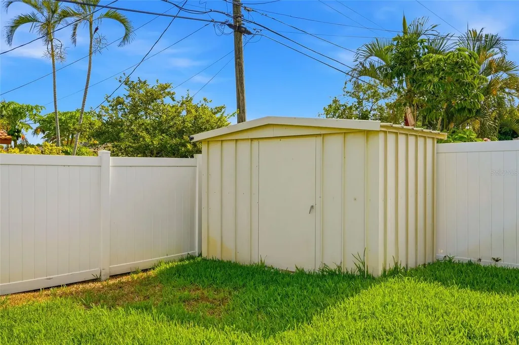 6721 13th Avenue N St Petersburg FL 33710
