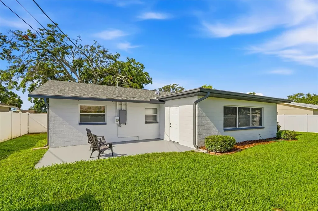 6721 13th Avenue N St Petersburg FL 33710