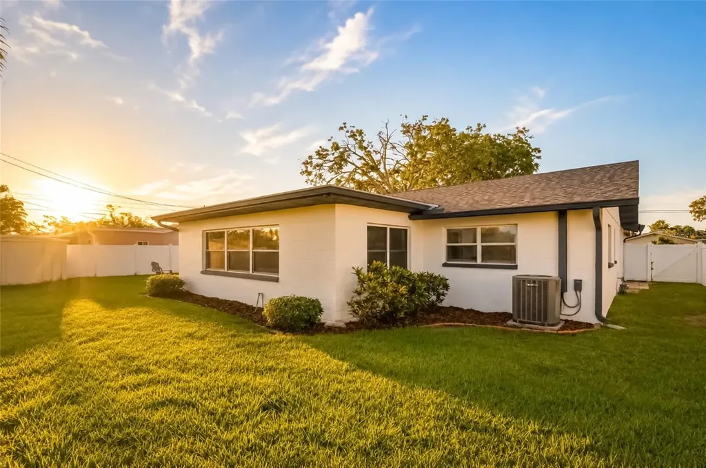 6721 13th Avenue N St Petersburg FL 33710