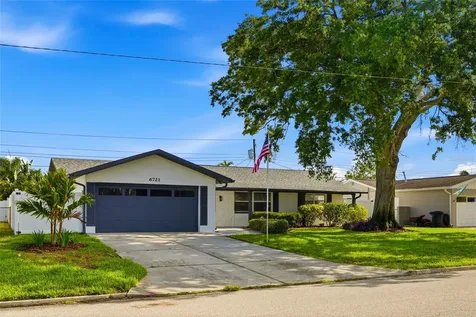 6721 13th Avenue N St Petersburg FL 33710