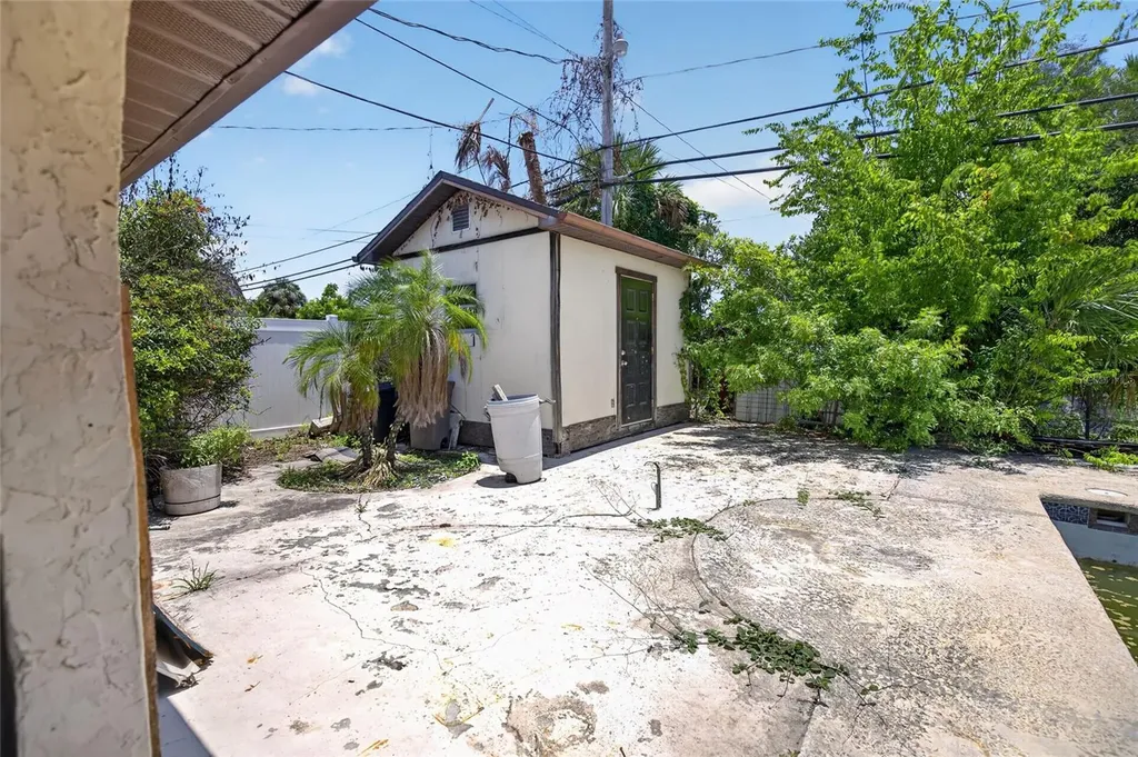 5609 Larimer Drive Tampa FL 33615