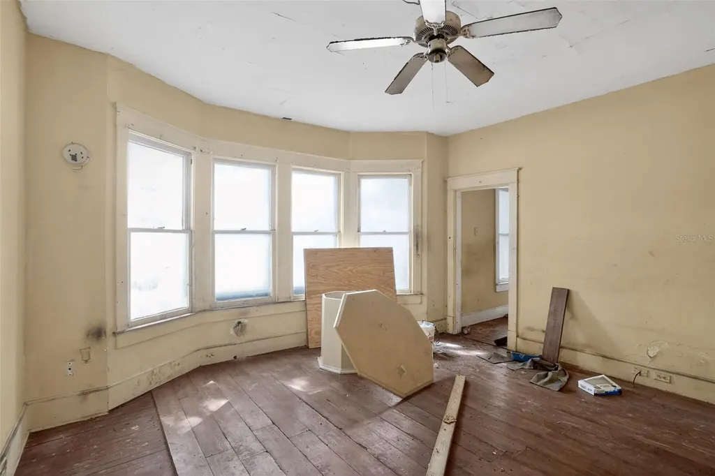 103 E Magnolia Street Kissimmee FL 34744