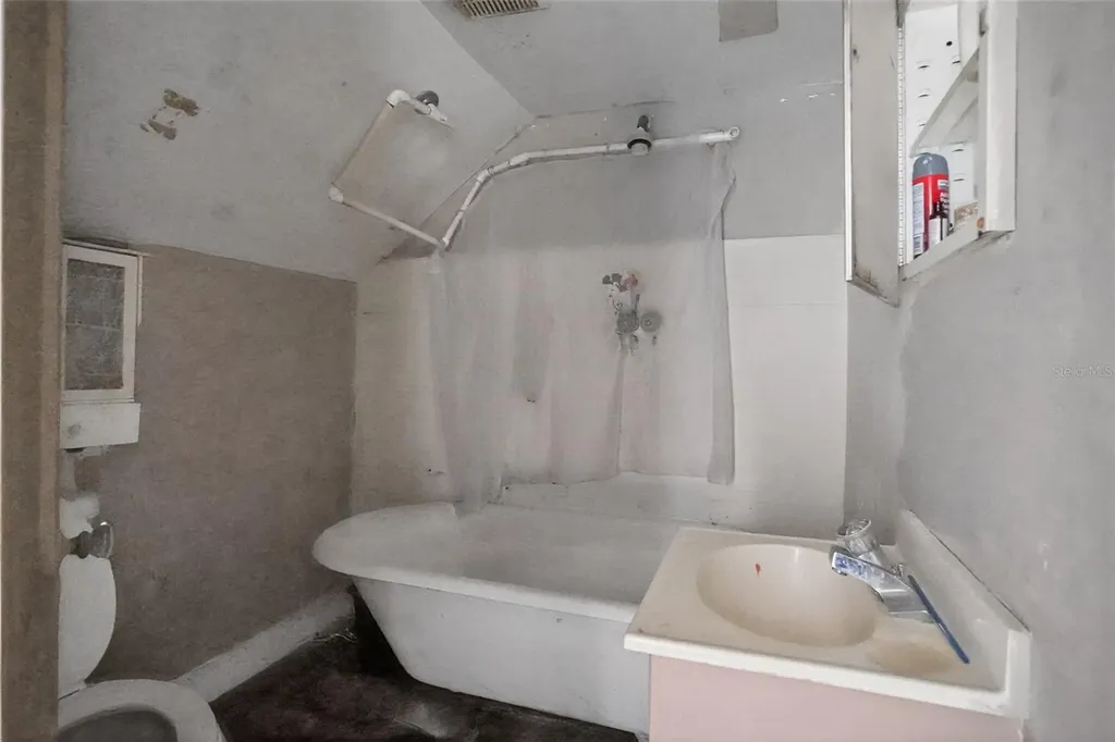 103 E Magnolia Street Kissimmee FL 34744