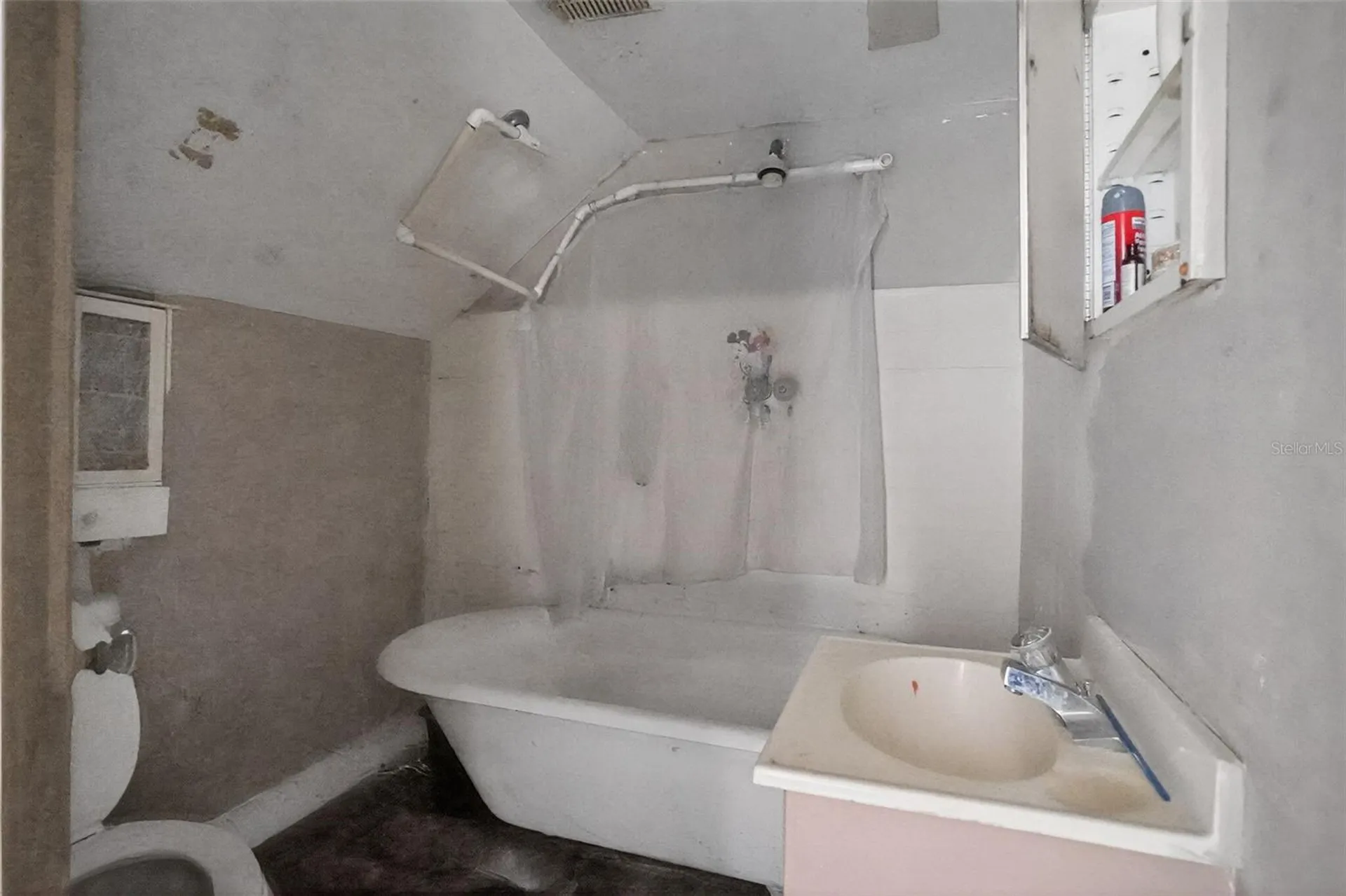 103 E Magnolia Street Kissimmee FL 34744