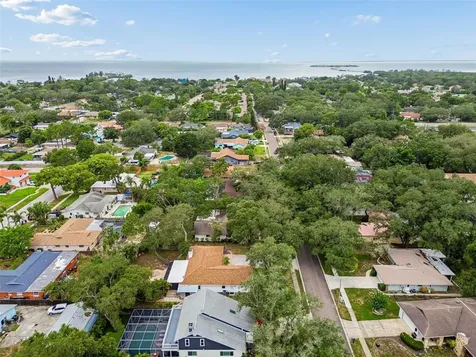 1425 Poinsettia Avenue Tarpon Springs FL 34689