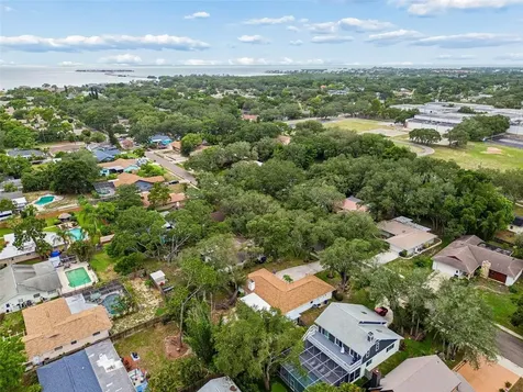 1425 Poinsettia Avenue Tarpon Springs FL 34689