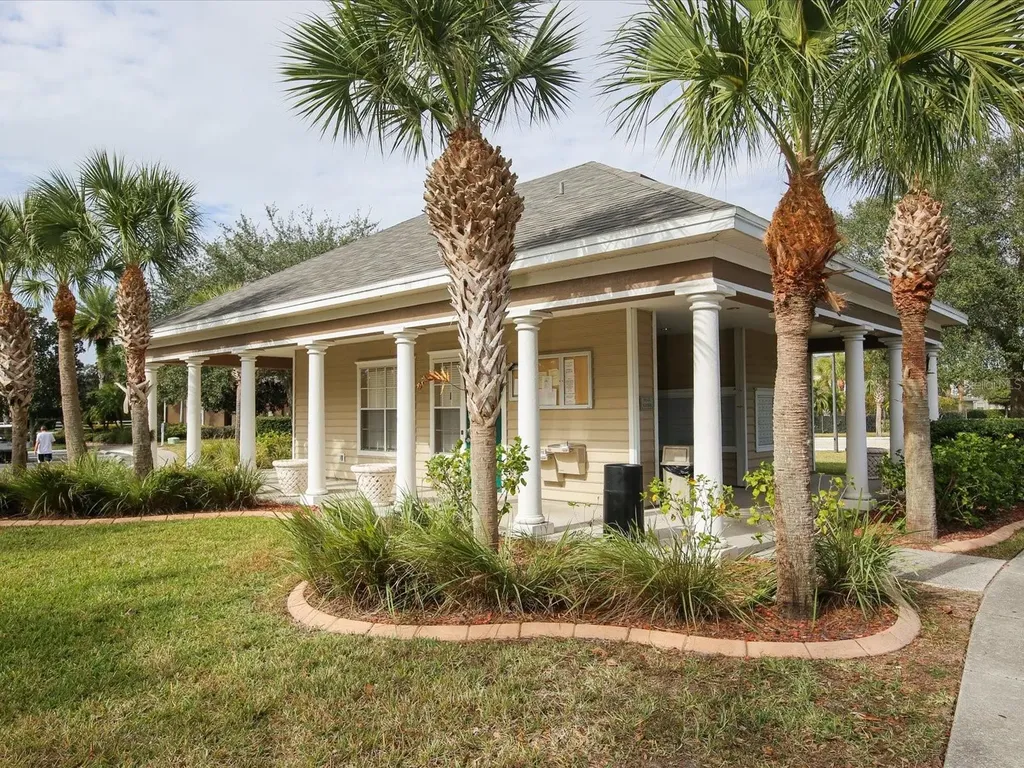 8933 Manor Loop Bradenton FL 34202