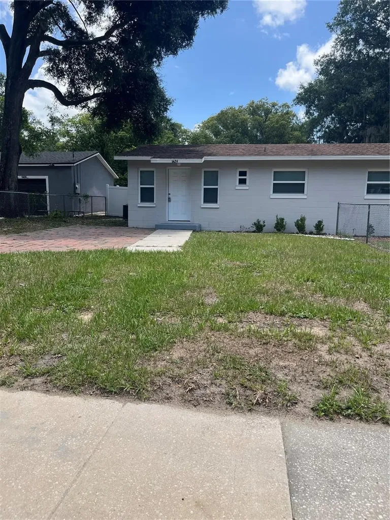 1422 N Tremain Street Mount Dora FL 32757