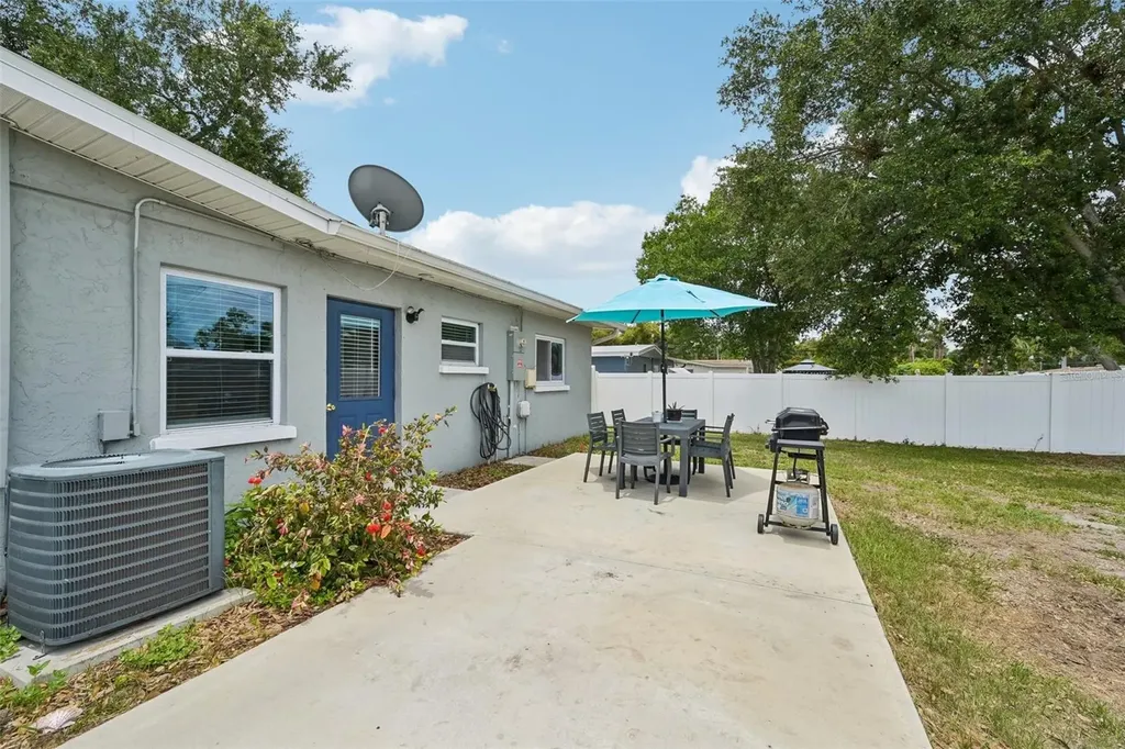 5005 Bee Ridge Road Sarasota FL 34233