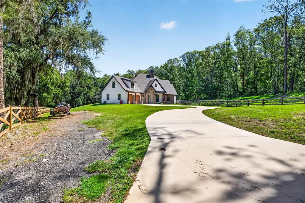 17265 Meadow Bluff View Dade City FL 33523