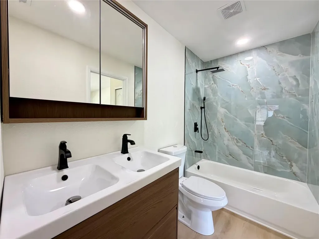 5100 Picadilly Circus Court Orlando FL 32839