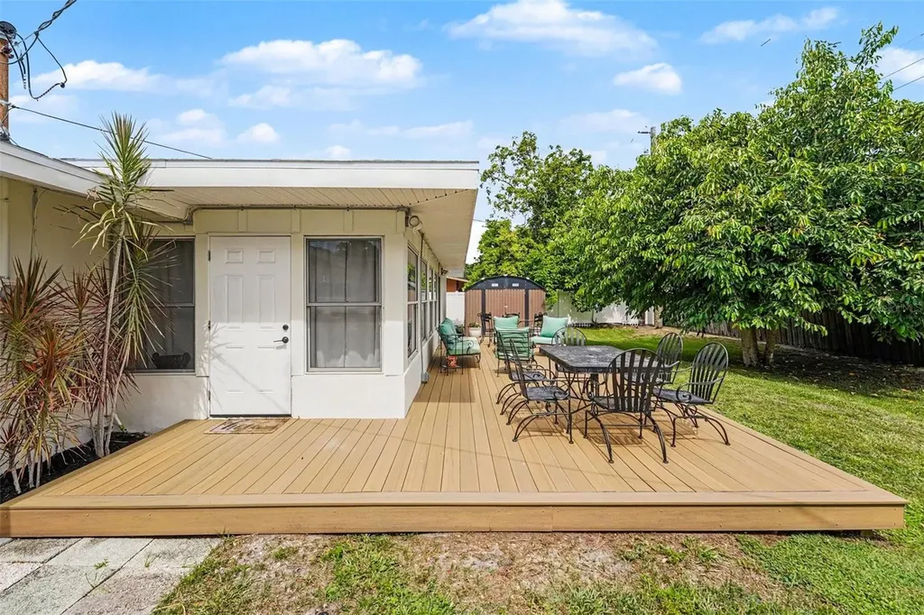 6825 11th Avenue N St Petersburg FL 33710