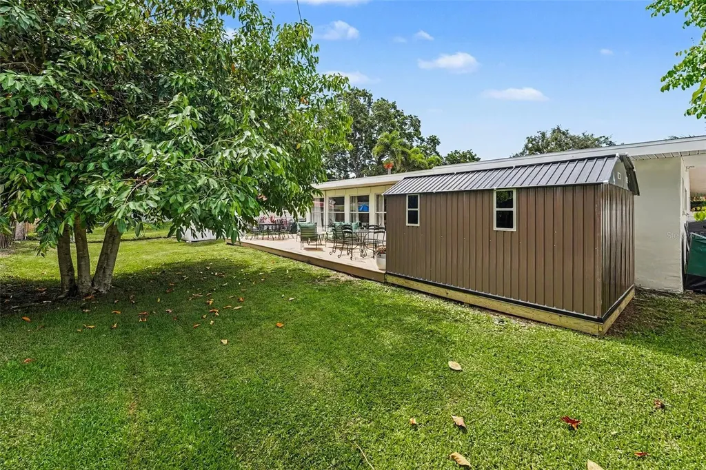6825 11th Avenue N St Petersburg FL 33710