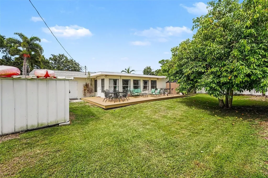 6825 11th Avenue N St Petersburg FL 33710