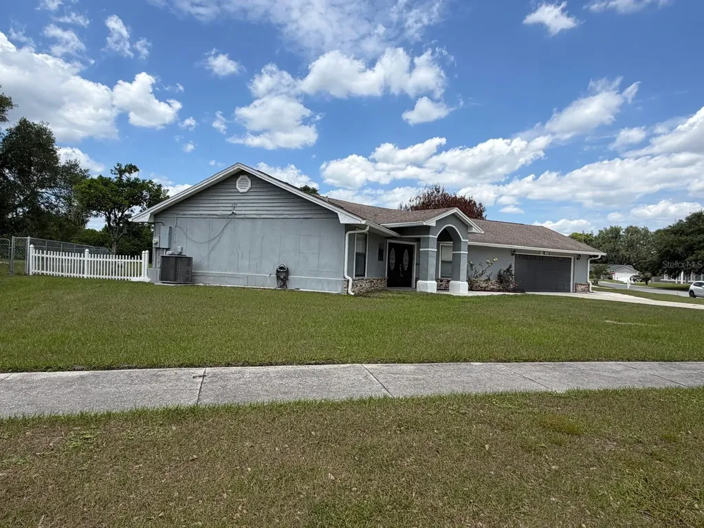 2356 Royale Oaks Boulevard Kissimmee FL 34744