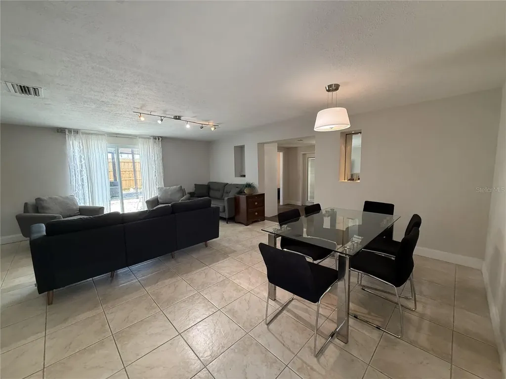 907 Fruitland Avenue Bradenton FL 34207