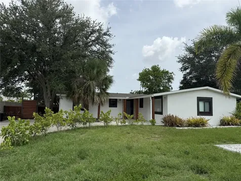 907 Fruitland Avenue Bradenton FL 34207