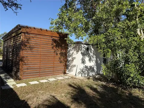 907 Fruitland Avenue Bradenton FL 34207