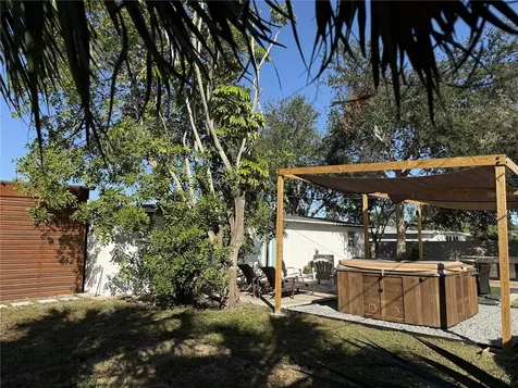 907 Fruitland Avenue Bradenton FL 34207