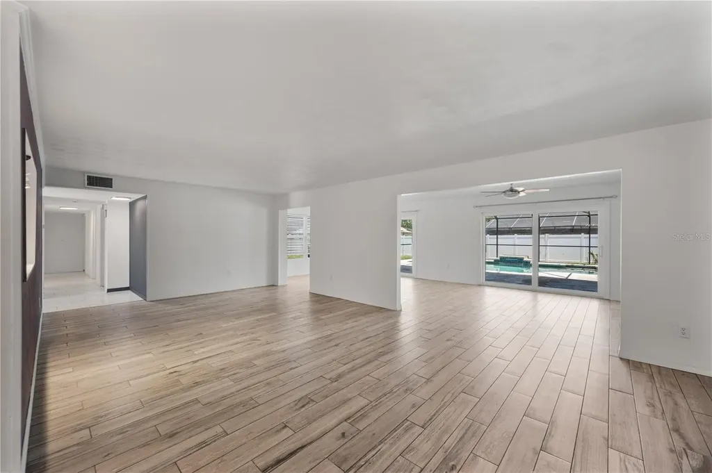 528 S Larry Circle Brandon FL 33511