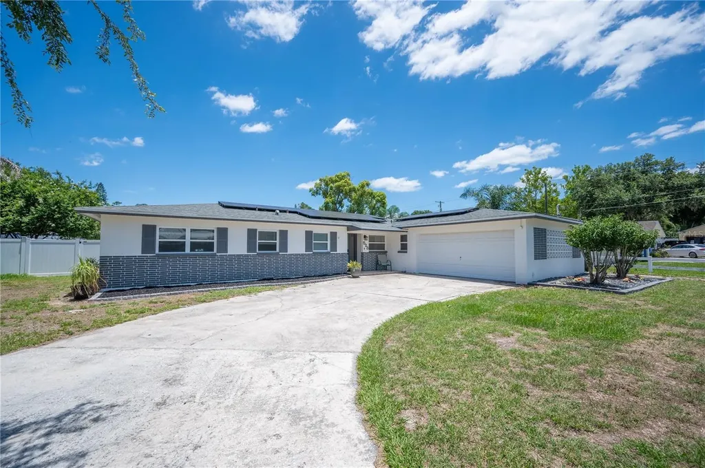 528 S Larry Circle Brandon FL 33511
