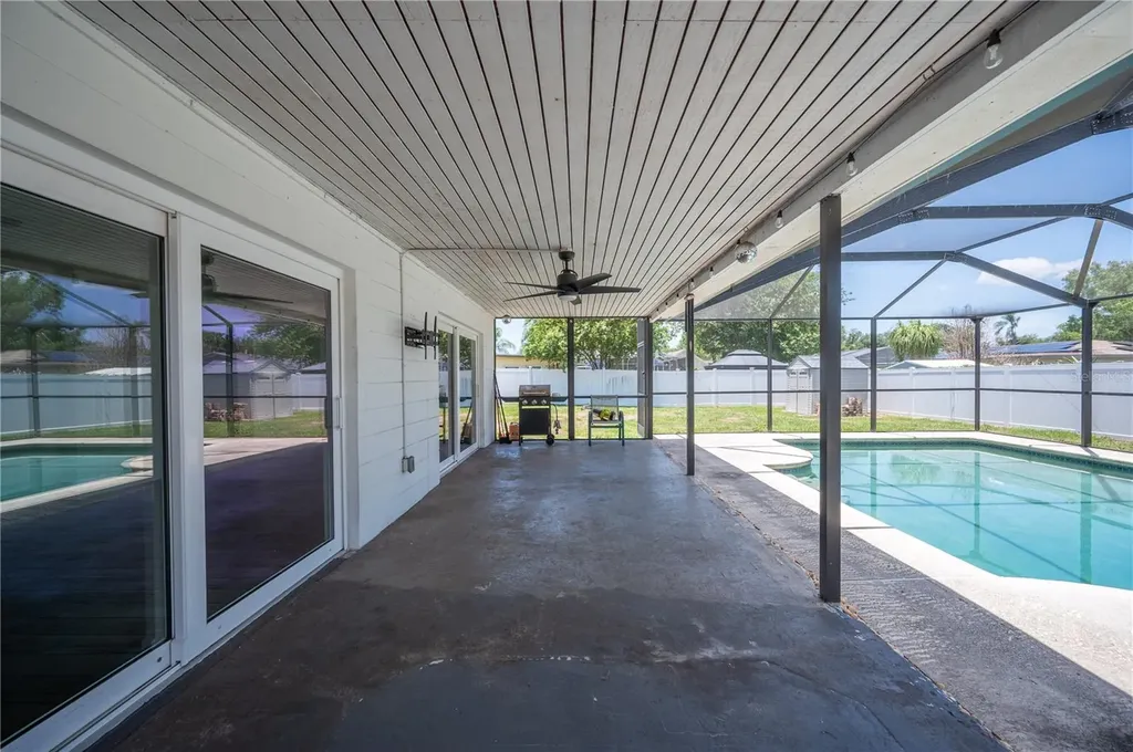528 S Larry Circle Brandon FL 33511