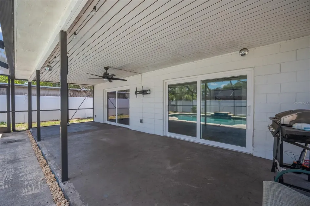 528 S Larry Circle Brandon FL 33511