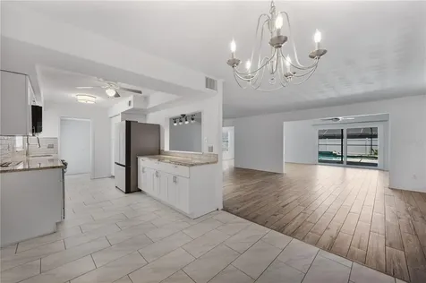 528 S Larry Circle Brandon FL 33511