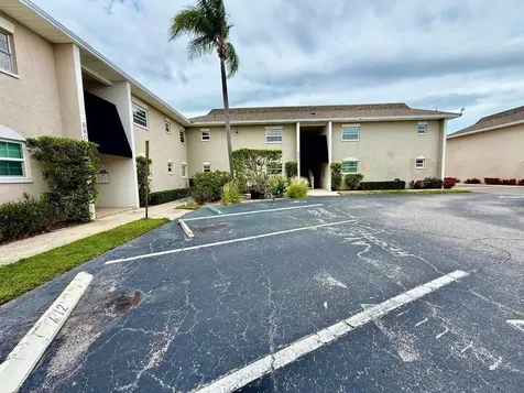 8801 Bay Pointe Drive Tampa FL 33615
