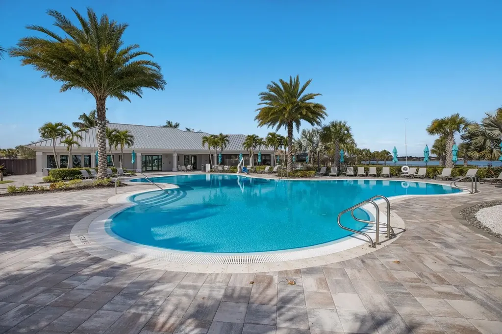 712 Sigsbee Loop Sarasota FL 34240