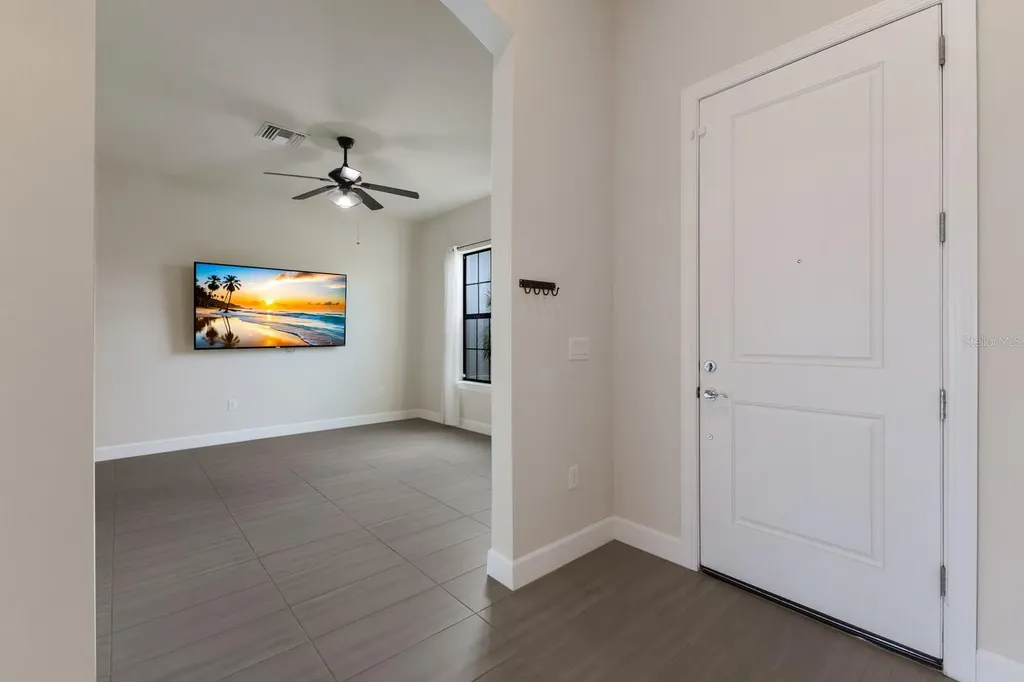 712 Sigsbee Loop Sarasota FL 34240