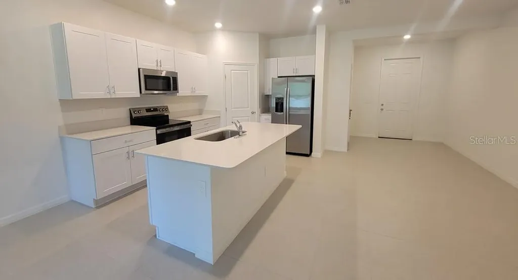 3328 Lapis Lake Drive Zephyrhills FL 33541