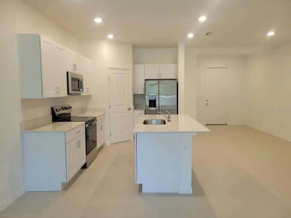 3328 Lapis Lake Drive Zephyrhills FL 33541