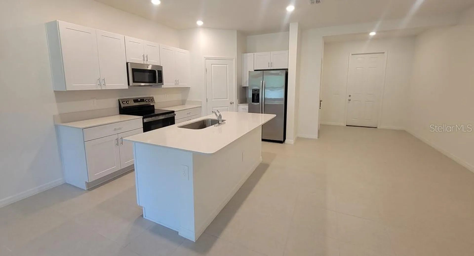3328 Lapis Lake Drive Zephyrhills FL 33541