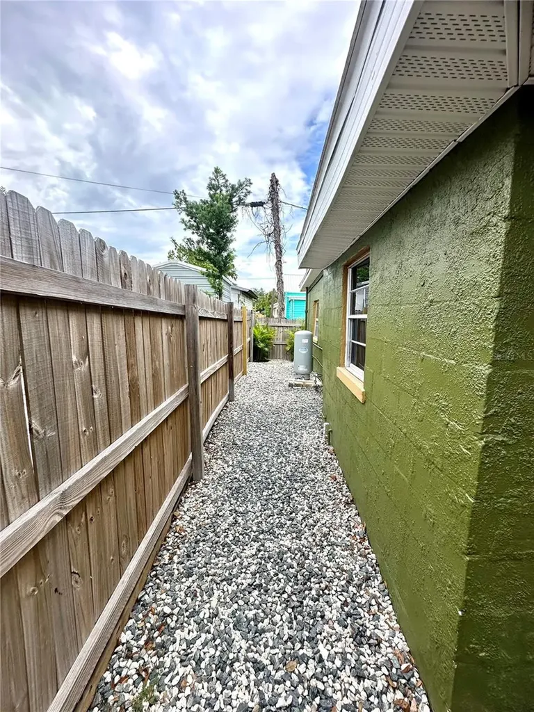 2907 N 15th Street Tampa FL 33605