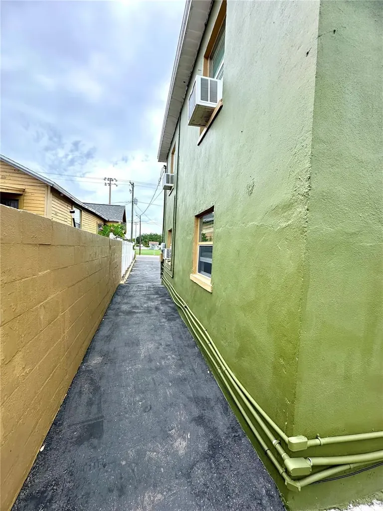 2907 N 15th Street Tampa FL 33605