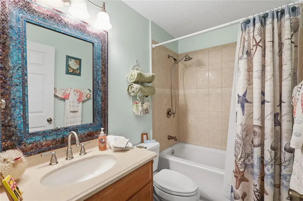 611 Lisbon Lane Lady Lake FL 32159