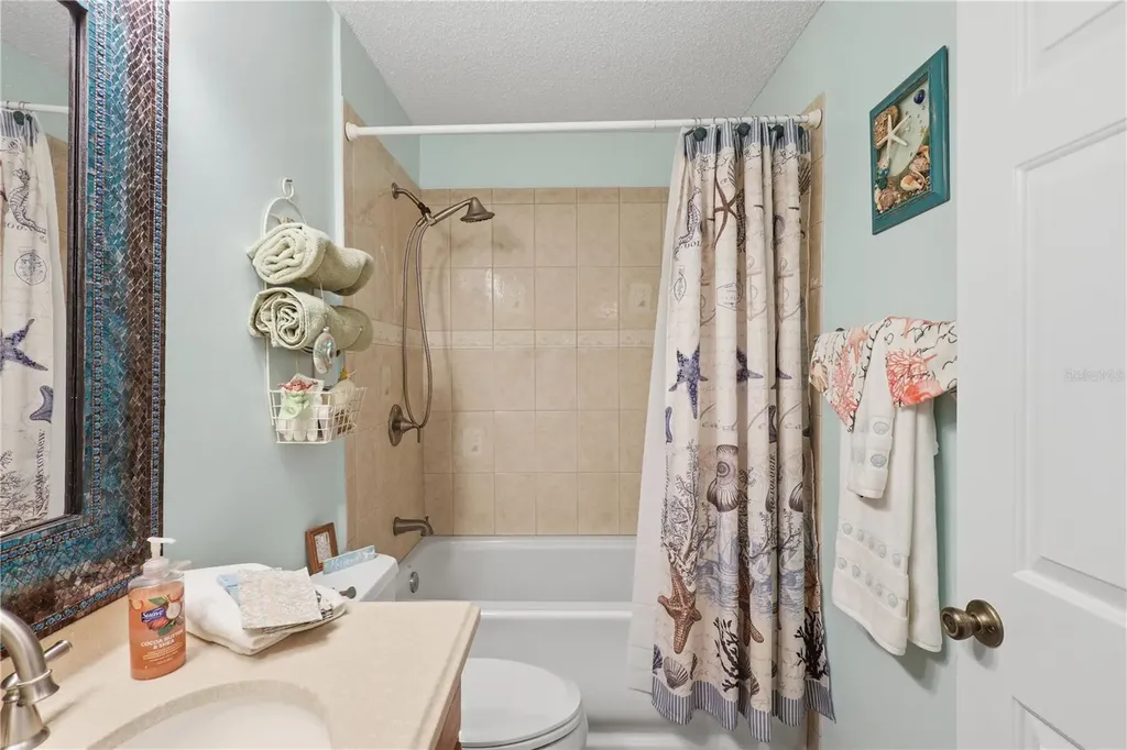 611 Lisbon Lane Lady Lake FL 32159