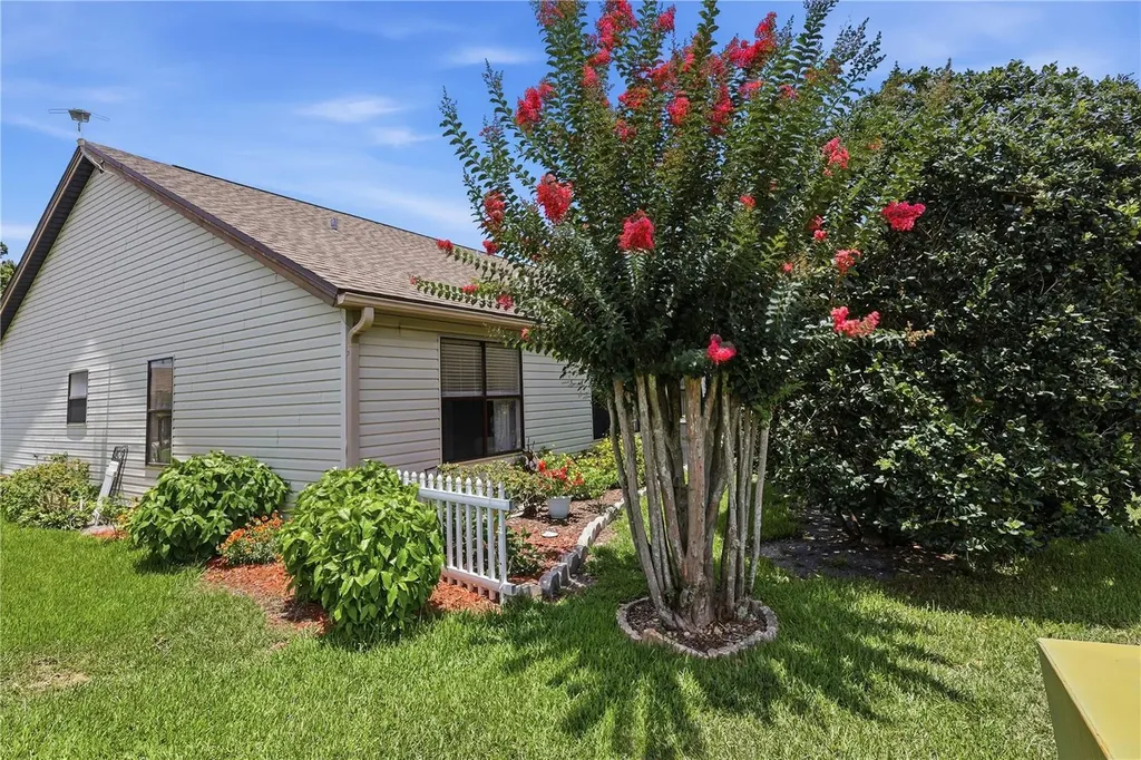 611 Lisbon Lane Lady Lake FL 32159