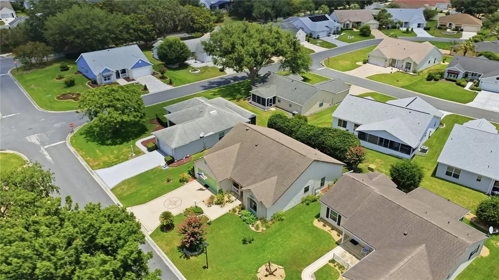 611 Lisbon Lane Lady Lake FL 32159