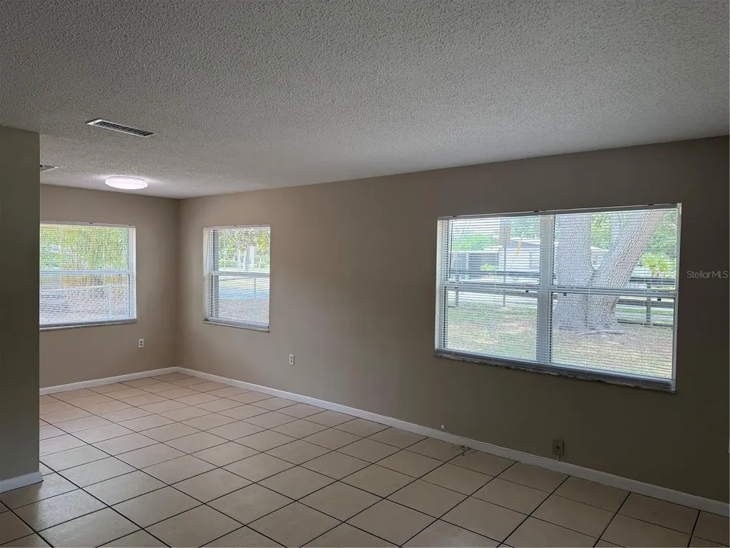 824 S Lone Oak Drive Leesburg FL 34748