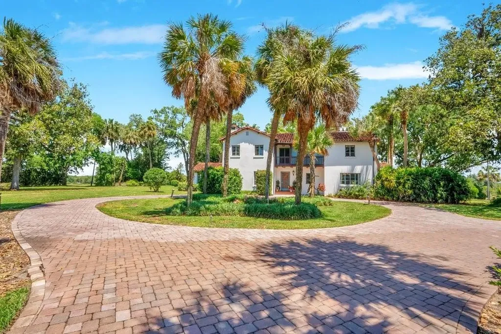 14365 SE Highway 42 Weirsdale FL 32195