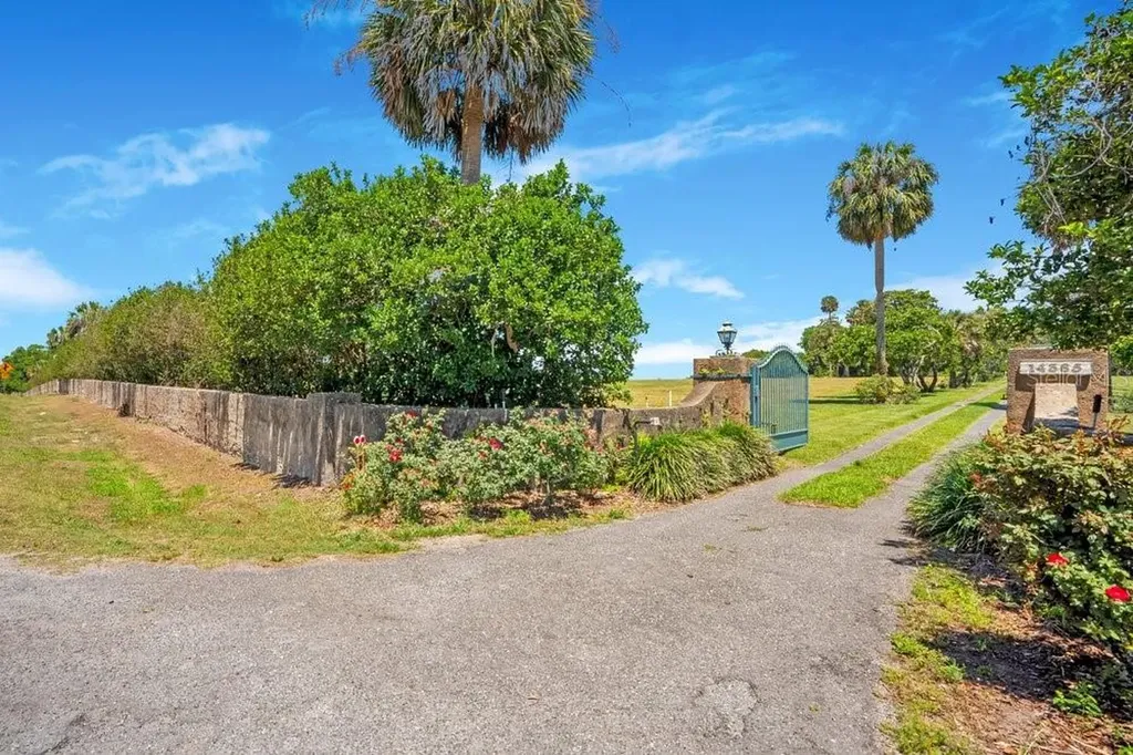 14365 SE Highway 42 Weirsdale FL 32195