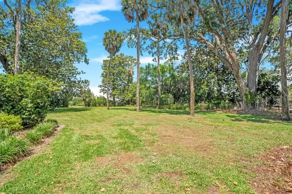 14365 SE Highway 42 Weirsdale FL 32195