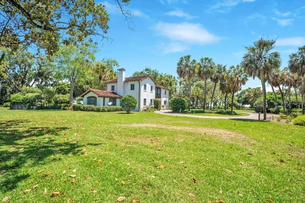 14365 SE Highway 42 Weirsdale FL 32195
