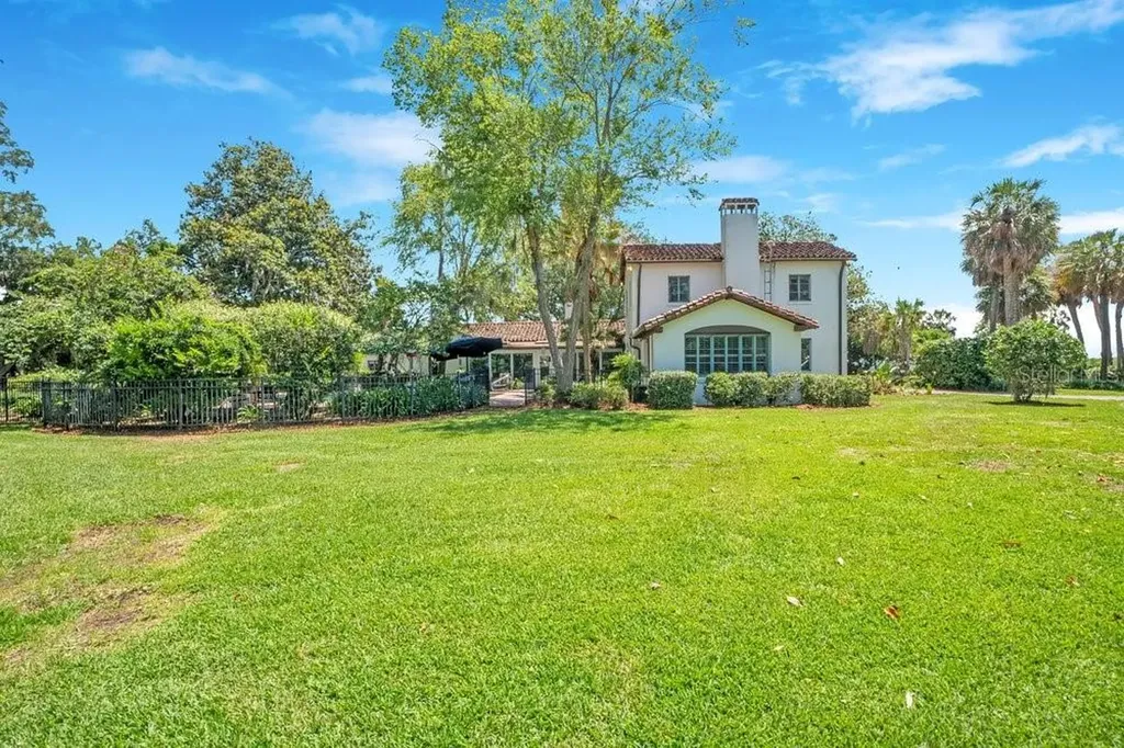 14365 SE Highway 42 Weirsdale FL 32195